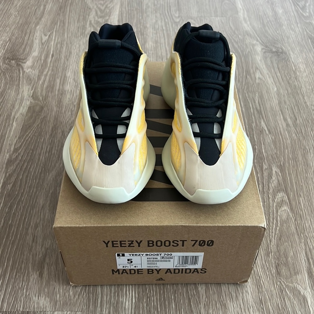 Yeezy 700 V3 Safflower